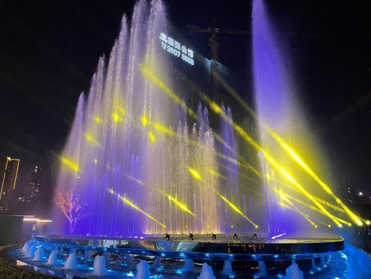 遵義網紅打卡圣地-80米音樂噴泉